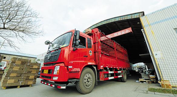 成都:24小时不停机 每天200吨消毒用品从这里发出